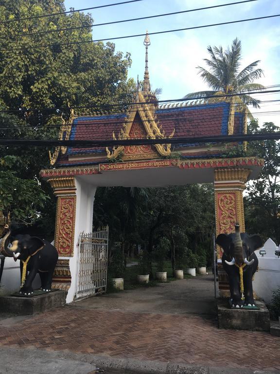 Отель Mekong Riverside Вьентьян Экстерьер фото