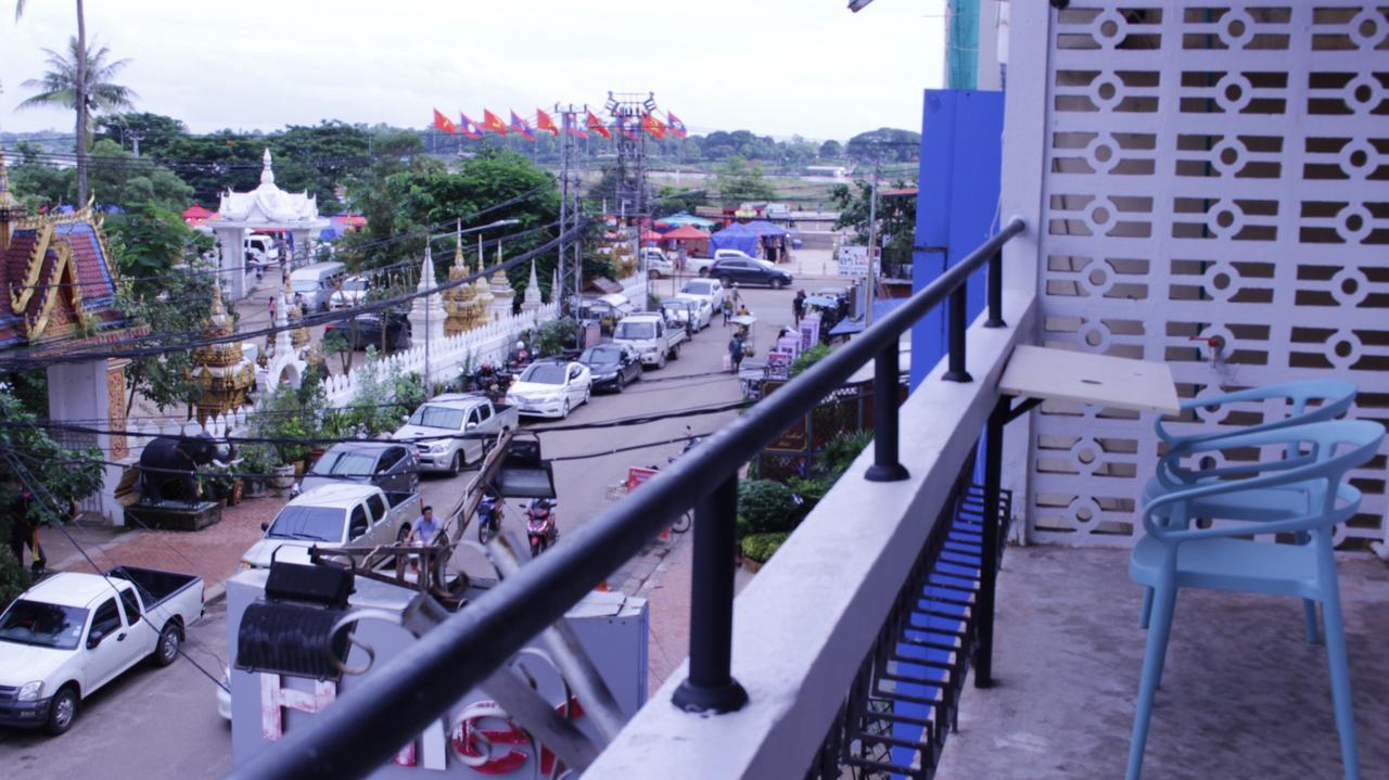 Отель Mekong Riverside Вьентьян Экстерьер фото